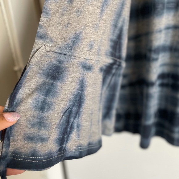 Go Couture Tie Dye Lightweight Cold Shoulder Blouse - Size M - Picture 3 of 12